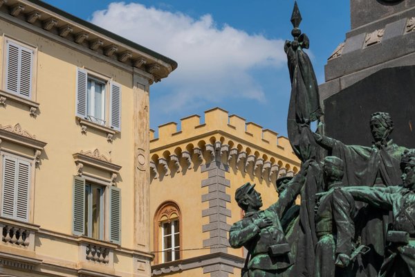 ¿Cuáles son los principales atracciones turísticas que debes visitar en Sudáfrica sin perderte la esencia local?